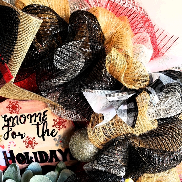 Christmas Wreath Gnome for the Holidays - Picture 13 of 15